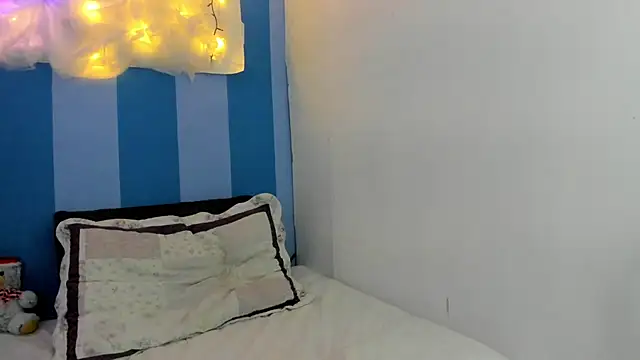 britny clouds online show from December 2024 04:08:02 PM