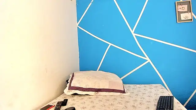 britny clouds online show from February 2025 04:03:01 PM