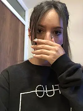 britny clouds online show from March 2025 07:28:01 PM