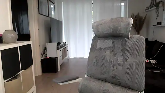 IntiMia online show from October 2025 07:17:01 AM