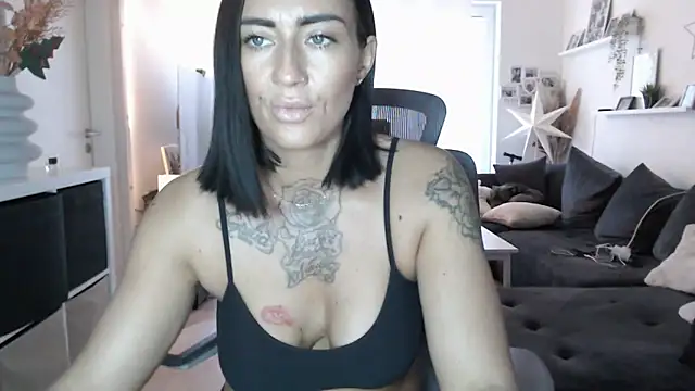 IntiMia online show from January 2026 08:29:01 AM