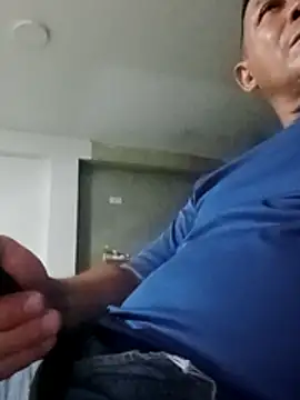 Snapshot of luchoarr chatting on December 2025 03:01:01 AM luchoarr online show from December 2025 03:01:01 AM