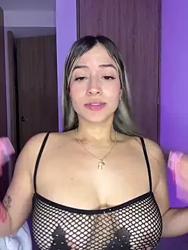 Issabela G1 online show from February 2025 03:35:01 AM