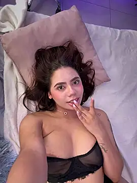 Snapshot of Aryrosee chatting on December 2024 06:01:01 AM Aryrosee online show from December 2024 06:01:01 AM