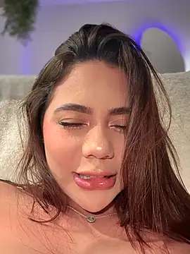 Snapshot of Aryrosee chatting on November 2025 04:03:01 PM Aryrosee online show from November 2025 04:03:01 PM