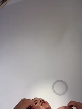 Snapshot of Aryrosee chatting on November 2025 11:38:01 PM Aryrosee online show from November 2025 11:38:01 PM