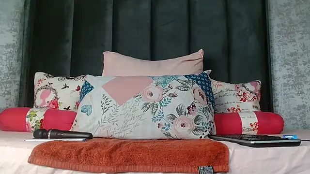 Snapshot of Lucy_Blacksilk chatting on November 2025 09:15:02 PM Lucy Blacksilk online show from November 2025 09:15:02 PM