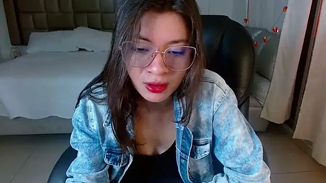 zoecruzz online show from April 2026 01:30:01 PM