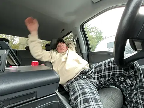 skittlez82 online show from October 2025 07:58:01 PM