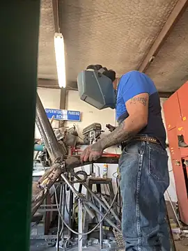 yomanfriend online show from December 2024 06:10:02 PM