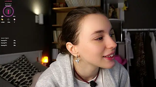 Snapshot of DarylBarks chatting on October 2025 11:18:01 PM DarylBarks online show from October 2025 11:18:01 PM