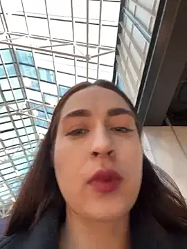 Holly Play online show from December 2024 08:04:02 AM