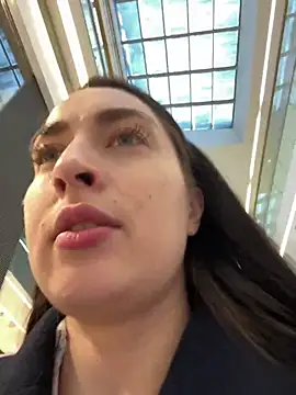 Holly Play online show from February 2025 01:43:02 PM