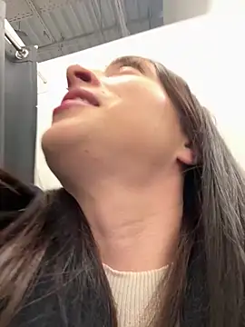 Holly Play online show from February 2025 11:03:01 AM