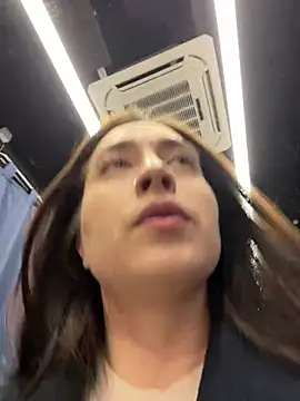 Holly Play online show from March 2025 11:41:01 AM