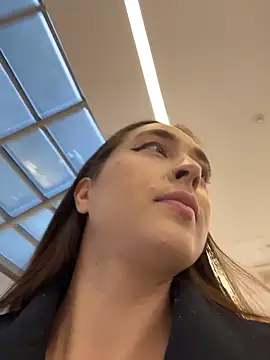 Holly Play online show from December 2025 12:09:01 PM