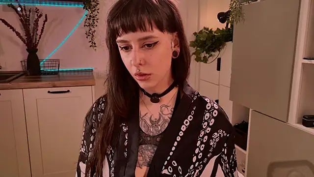 MichaellaMoon online show from May 2026 05:20:02 PM