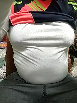 Snapshot of ShelfyOfferer chatting on January 2026 01:09:02 AM ShelfyOfferer online show from January 2026 01:09:02 AM