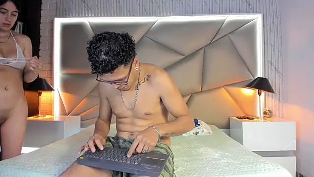 Snapshot of Bonny_Bonss chatting on March 2025 07:42:02 PM Bonny Bonss online show from March 2025 07:42:02 PM