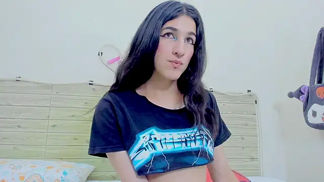 Snapshot of Evil_Queen13 chatting on December 2025 07:43:01 PM Evil Queen13 online show from December 2025 07:43:01 PM