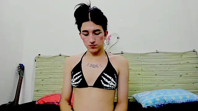 Snapshot of Evil_Queen13 chatting on December 2025 07:53:02 PM Evil Queen13 online show from December 2025 07:53:02 PM