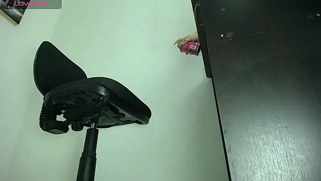 aprhillove online show from January 2025 05:09:01 AM