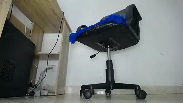 aprhillove online show from February 2025 05:31:02 AM