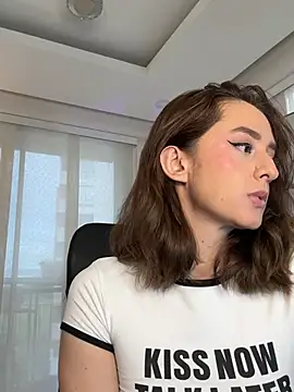 nicollefiorett online show from April 2026 10:45:01 PM