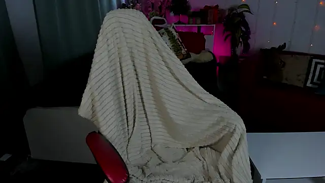 Snapshot of Makima_lee chatting on January 2025 05:38:01 PM Makima lee online show from January 2025 05:38:01 PM