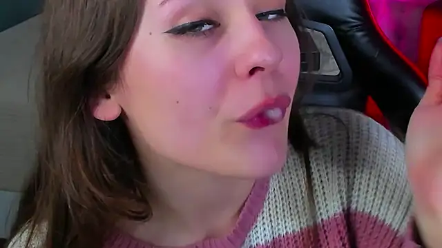 Snapshot of Makima_lee chatting on February 2025 04:32:01 PM Makima lee online show from February 2025 04:32:01 PM