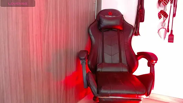 Snapshot of Alisson_Beckett chatting on January 2025 10:43:01 PM Alisson Beckett online show from January 2025 10:43:01 PM