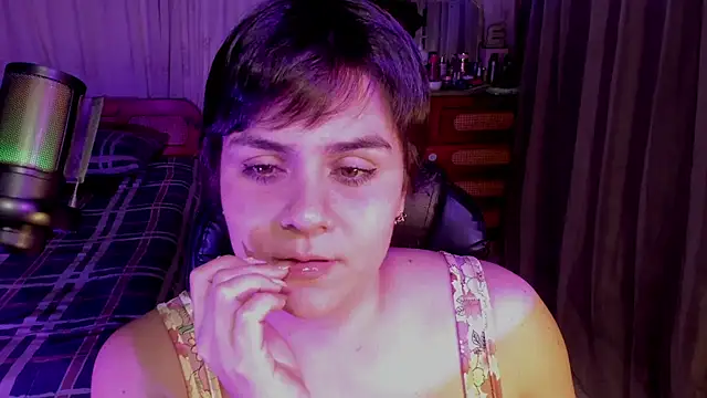 Snapshot of isabelacooperr chatting on August 2026 05:10:02 AM isabelacooperr online show from August 2026 05:10:02 AM