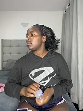 Snapshot of prettiepearl chatting on September 2025 07:57:01 PM prettiepearl online show from September 2025 07:57:01 PM