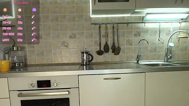 Snapshot of MilfeaN chatting on September 2025 07:32:01 AM MilfeaN online show from September 2025 07:32:01 AM