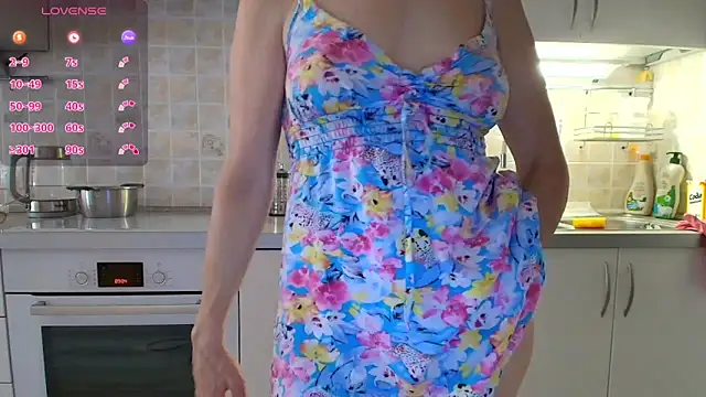 Snapshot of MilfeaN chatting on September 2025 06:37:02 AM MilfeaN online show from September 2025 06:37:02 AM