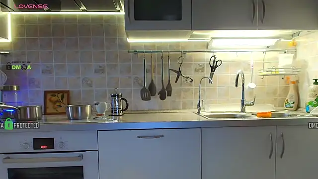 Snapshot of MilfeaN chatting on October 2025 06:22:02 AM MilfeaN online show from October 2025 06:22:02 AM