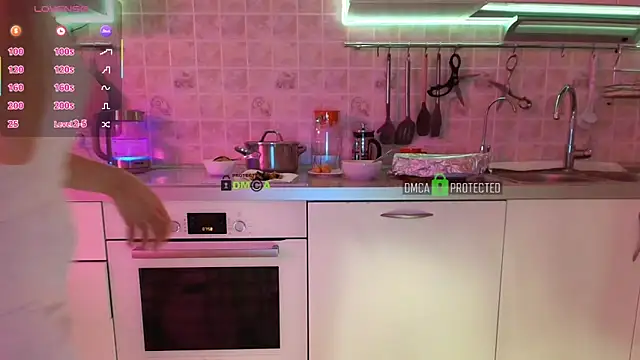 Snapshot of MilfeaN chatting on October 2025 04:57:01 AM MilfeaN online show from October 2025 04:57:01 AM