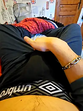 Snapshot of Azerty0911 chatting on November 2025 08:17:02 AM Azerty0911 online show from November 2025 08:17:02 AM