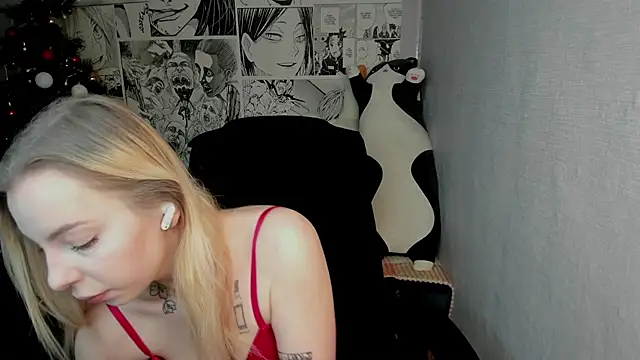 Snapshot of Martha_Cameron chatting on December 2024 08:10:02 PM Martha Cameron online show from December 2024 08:10:02 PM