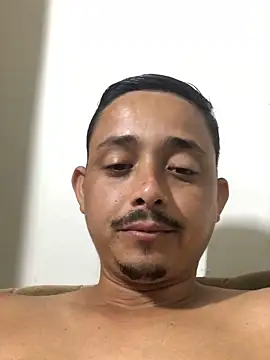 Snapshot of isacalejandroo chatting on February 2026 05:27:01 AM isacalejandroo online show from February 2026 05:27:01 AM