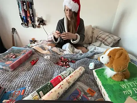 Snapshot of MissSwitch chatting on December 2024 01:45:02 PM MissSwitch online show from December 2024 01:45:02 PM