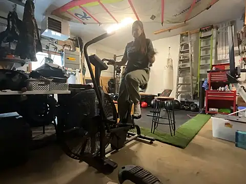 Snapshot of MissSwitch chatting on January 2025 05:27:02 PM MissSwitch online show from January 2025 05:27:02 PM