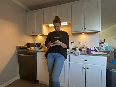 Snapshot of MissSwitch chatting on March 2025 02:13:02 PM MissSwitch online show from March 2025 02:13:02 PM