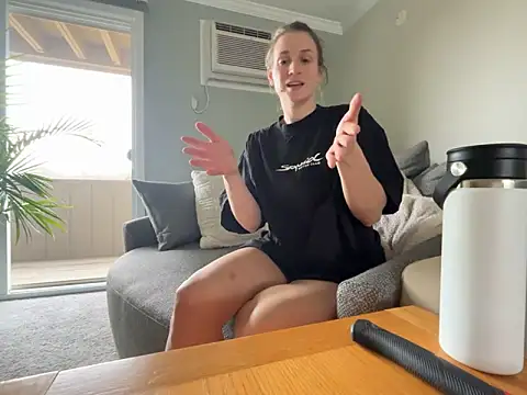 Snapshot of MissSwitch chatting on March 2025 09:05:02 PM MissSwitch online show from March 2025 09:05:02 PM