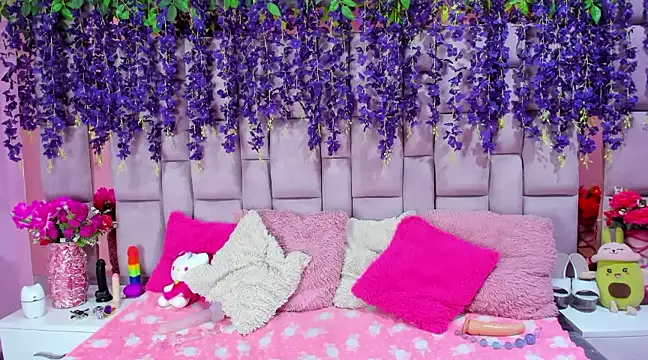 nathalia pink online show from December 2024 11:13:02 PM