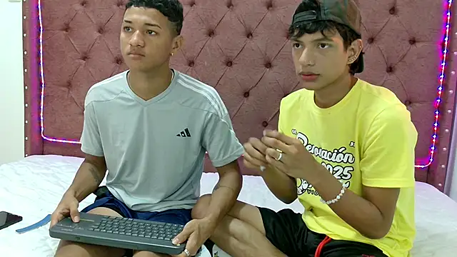 Snapshot of boys_yourparty chatting on February 2025 01:33:01 PM boys yourparty online show from February 2025 01:33:01 PM