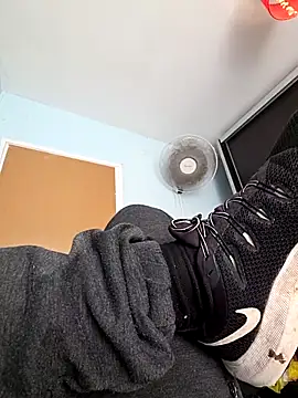 Snapshot of Chneor28 chatting on January 2026 09:24:02 AM Chneor28 online show from January 2026 09:24:02 AM