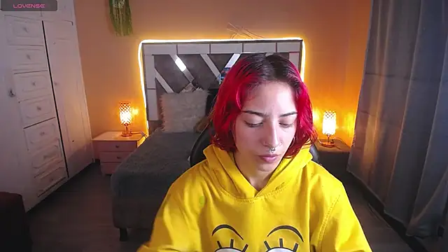 Snapshot of Scarllett_BDSM chatting on December 2024 04:36:02 AM Scarllett BDSM online show from December 2024 04:36:02 AM