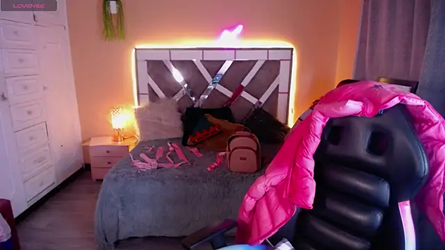 Snapshot of Scarllett_BDSM chatting on December 2024 03:56:02 AM Scarllett BDSM online show from December 2024 03:56:02 AM