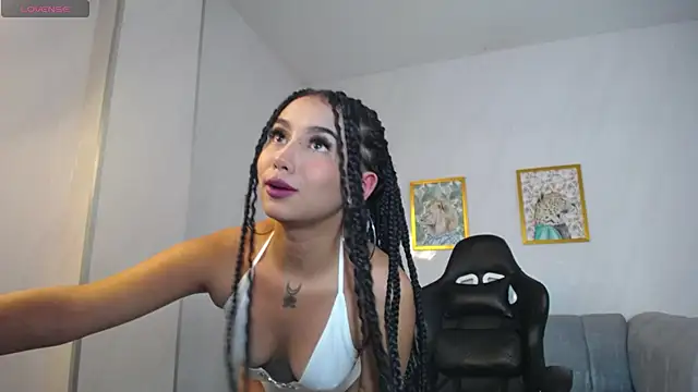 Snapshot of _ella_b chatting on February 2025 03:11:02 AM ella b online show from February 2025 03:11:02 AM